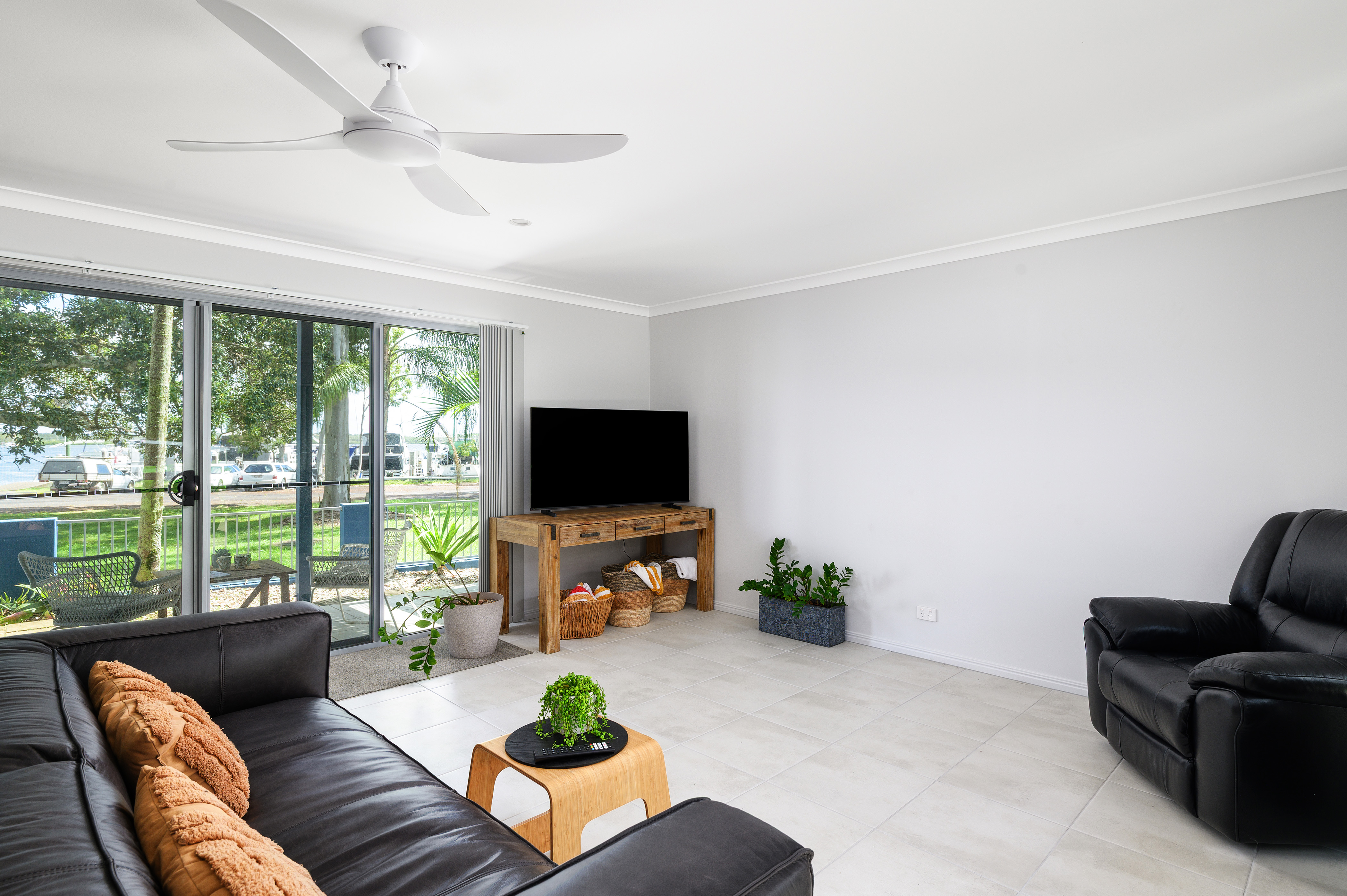 4/26 Esplanade, Tin Can Bay, QLD 4580, Relax By The Water! - Thumbnail 3